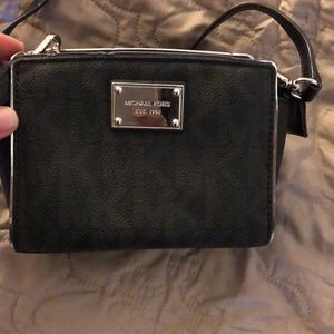 Michael kors cross body handbag